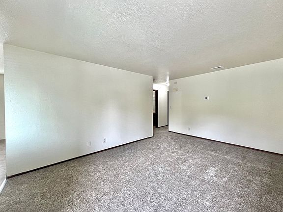 5th image of 50 Locust Ave APT D