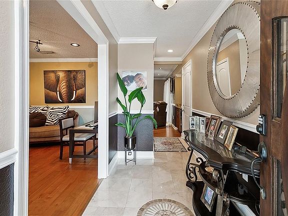 3rd image of 2736 Ridgefield Rd