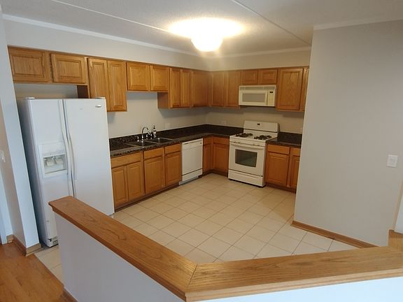 5th image of 3258 N Harlem Ave Unit 305