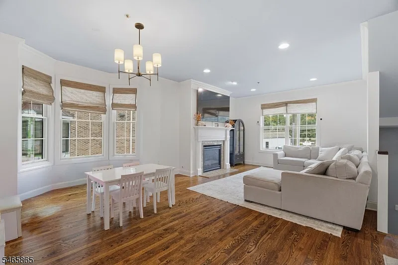2 bed, 2.5 bath, $4,000 — Photo 3