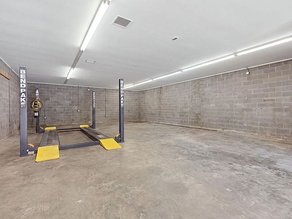 5th image of 1008 1st Ave. S