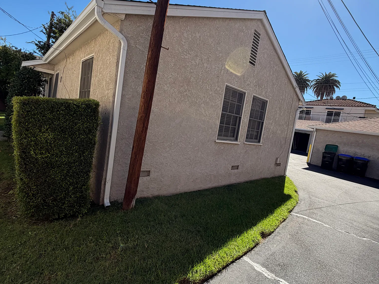 440 W Stocker St — Photo 4