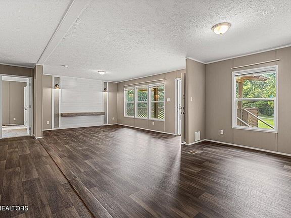 4th image of 143 Greenbriar Rd