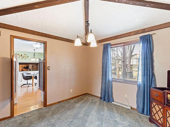4th image of 302 Maple Ct