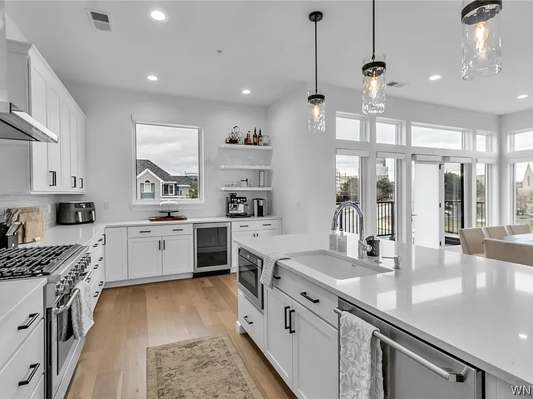 240 Lakefront Blvd — Photo 11