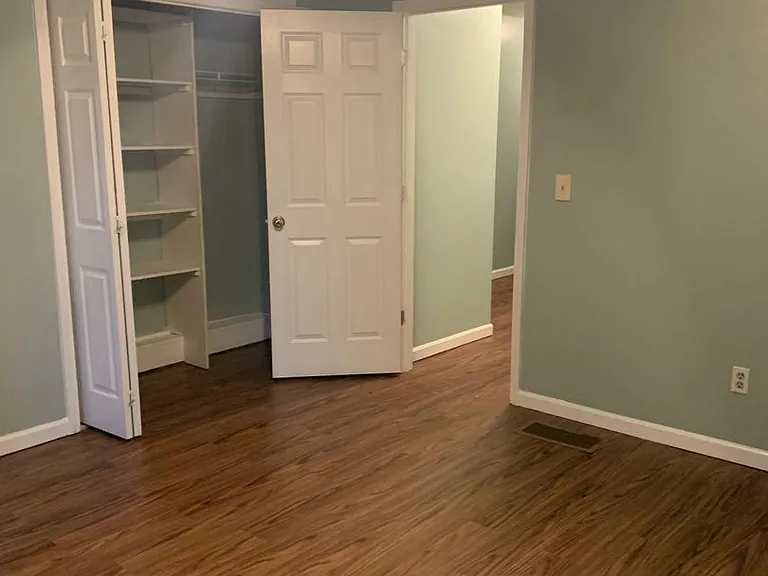 1100 Horsemans Ln — Photo 3