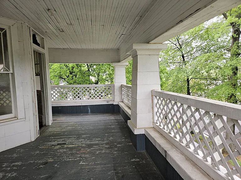 602 W 6th St #C — Photo 2
