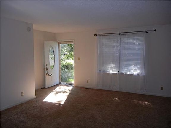 2nd image of 817 Bedford Dr
