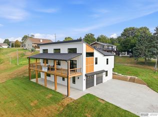2390 Cambridge Dr, Plattsmouth, NE 68048