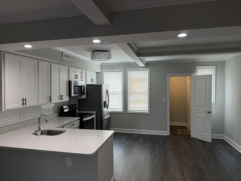 4140 Reisterstown Rd — Photo 3