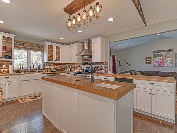 3rd image of 508 Live Oak Dr