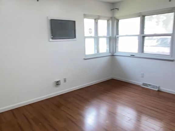 5th image of 2314 Eastmoreland Ave #Lh