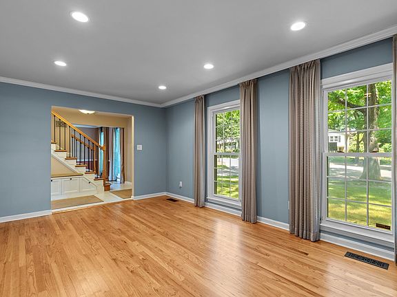 2nd image of 5 Leonard Ct