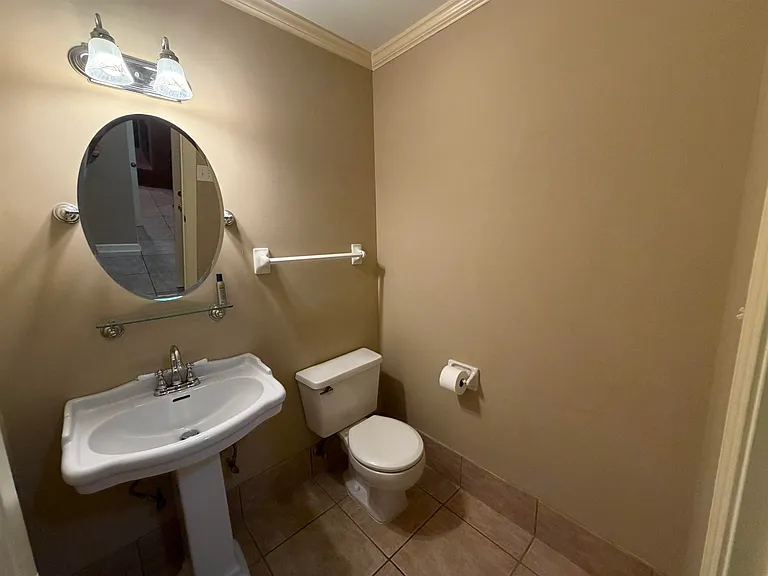 956 Rolling Oaks Ln — Photo 10