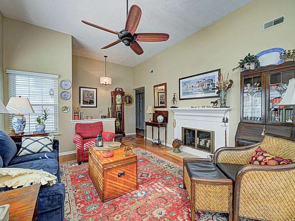 3rd image of 1119 Viburnum Dr