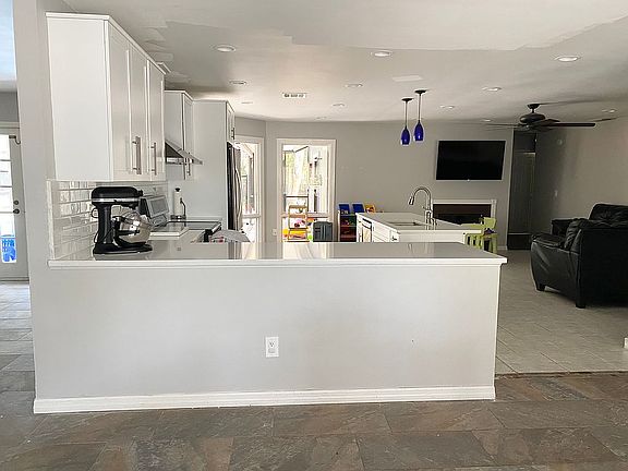 4th image of 3325 Foxridge Cir
