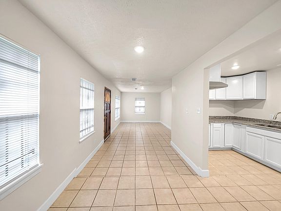 3rd image of 3032 Briarwick Ln