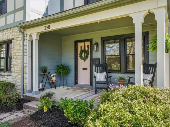 228 S Roosevelt Ave, Columbus, OH 43209
