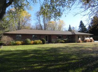 1640 Indian Hill Dr, Grafton, WI 53024