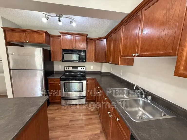 57 Vaughn Ave — Photo 6