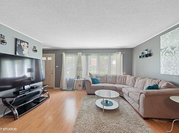 3rd image of 48 Macarthur Dr