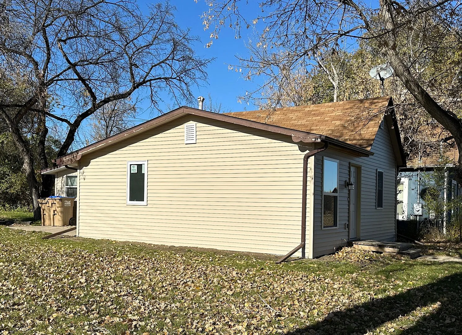 Pet Friendly 3 Bedroom Charmer located behind Corbett Field! — Photo 1