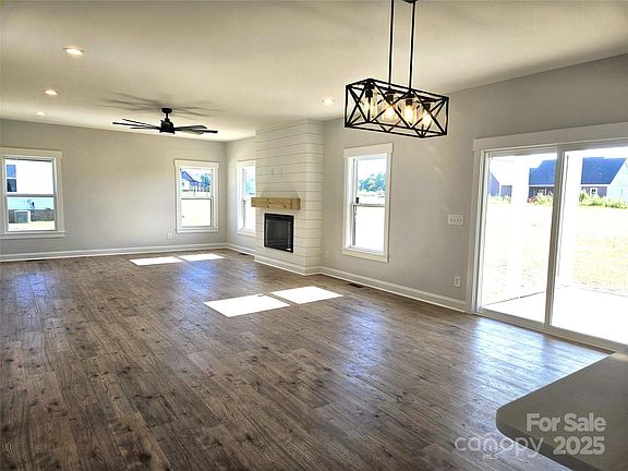 3rd image of 1270 Coppergate Dr