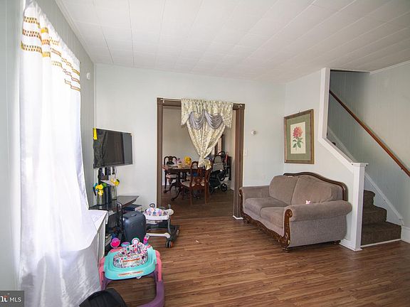 3rd image of 219 Park Ln