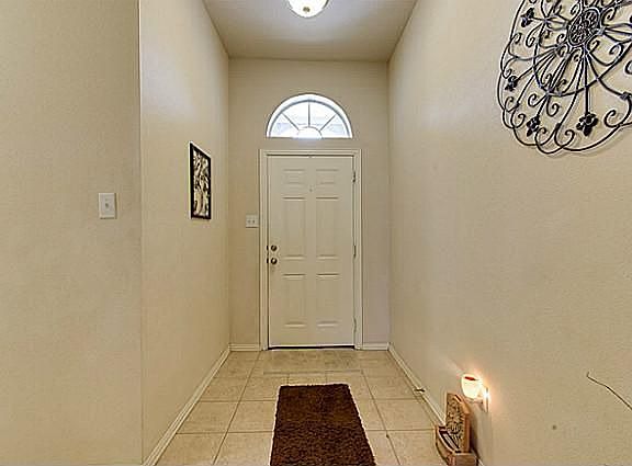 2nd image of 517 Oakbrook Dr