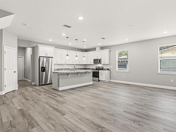 4th image of 2226 Southwest Rd