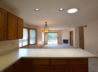 7119 48th St N, Oakdale, MN 55128