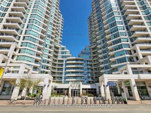 228 Queens Quay W #209, Toronto, ON M5J 2X1