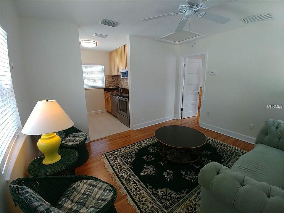1st image of 872 1/2 14th Ave N