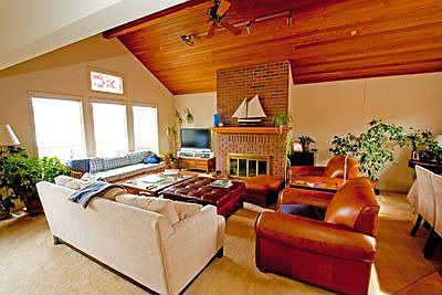 Spacious living room