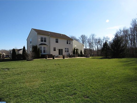 5th image of 22 Chapman Ln