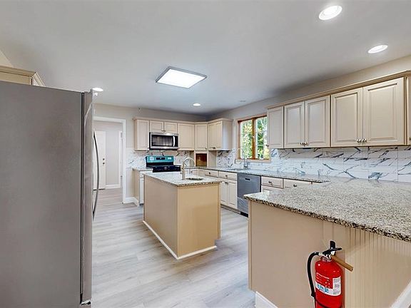 5th image of 14 Wiley Ct