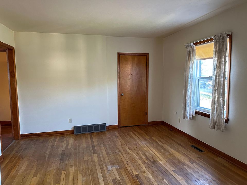 1st image of 19 1/2 W Linden St