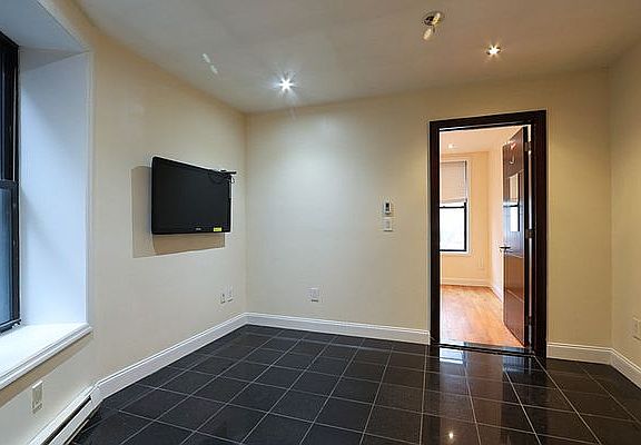 4th image of 969 Amsterdam Ave APT 2S