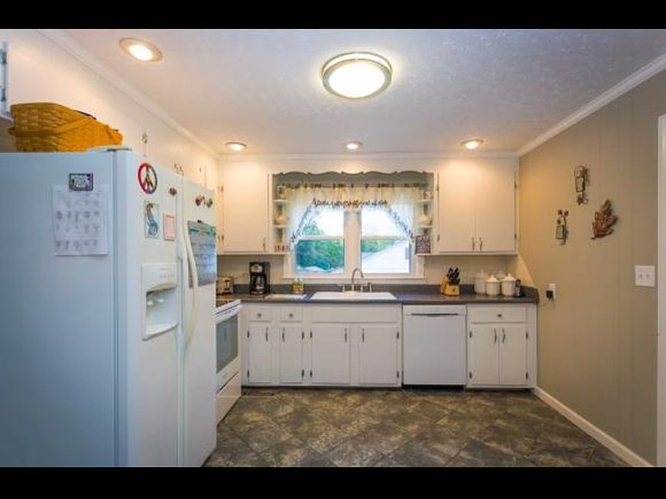 1st image of 2320 Amy Ave