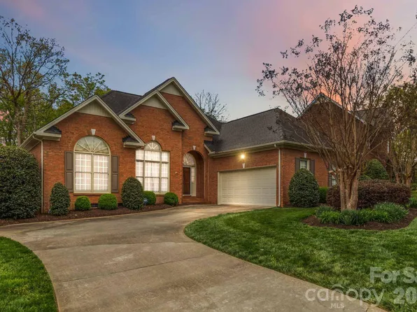 1443 Porch Swing Ln, Matthews, NC 28104