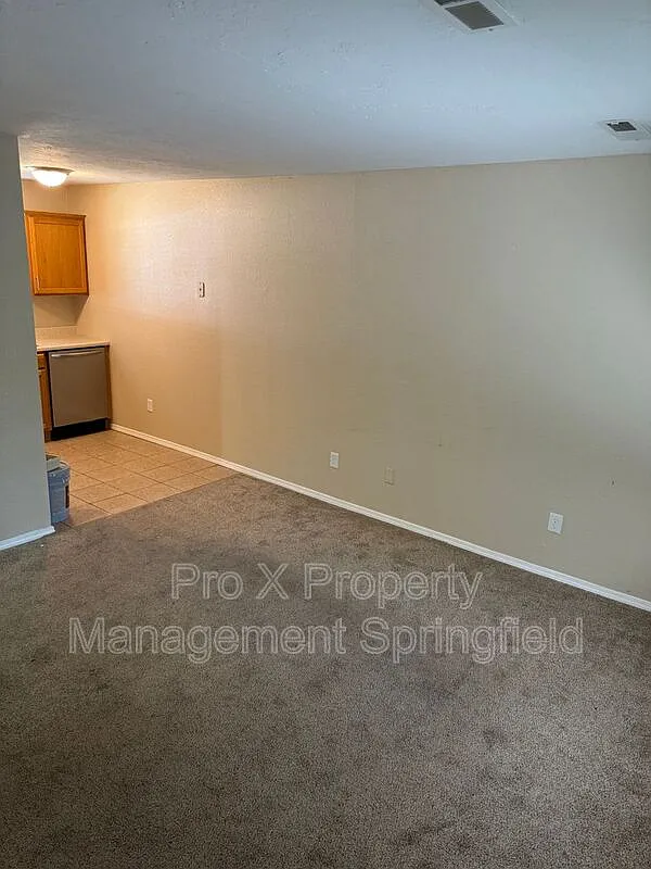 2 bed, 1.0 bath, 704 sqft, $845 — Photo 3