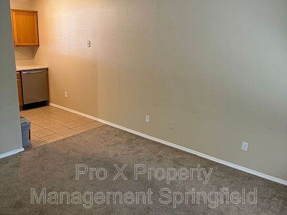 3rd image of 1050 W Elm St APT A