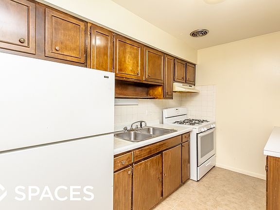 5th image of 3161 N Cambridge Ave APT 506