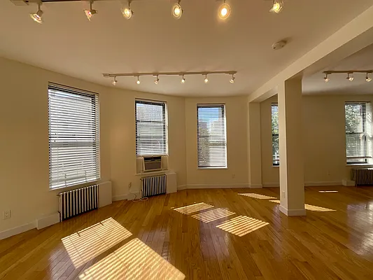 Rented by Compass | media 23