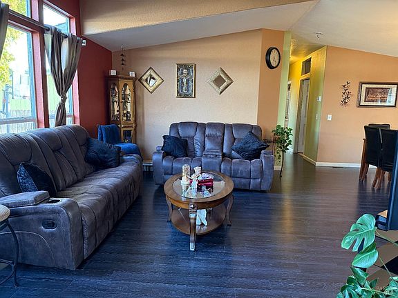 3rd image of 77 Soria Court