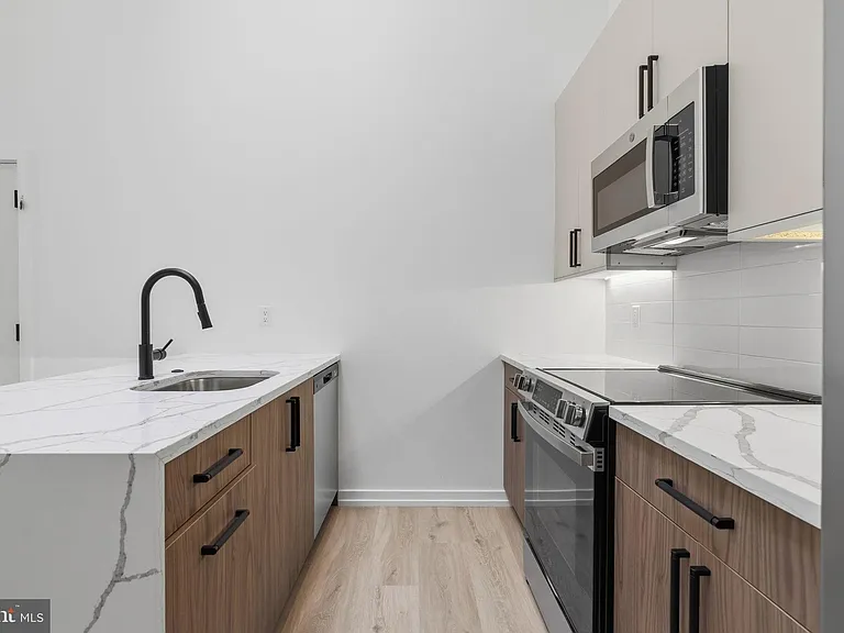 203 S 13th St #4C — Photo 4