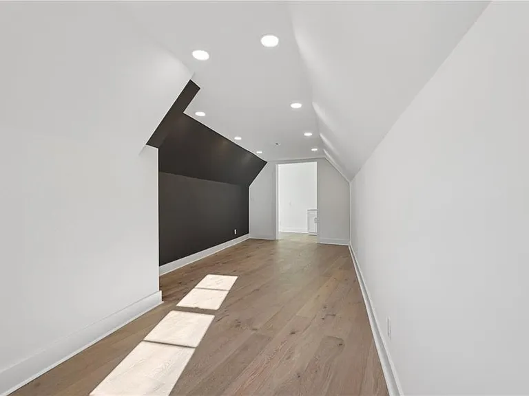 120 Thome Dr — Photo 67