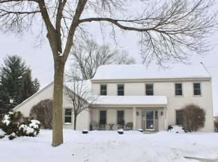 2004 Inverness Dr, Waukesha, WI 53186