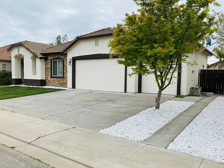 1750 Bella Terra Dr — Photo 2