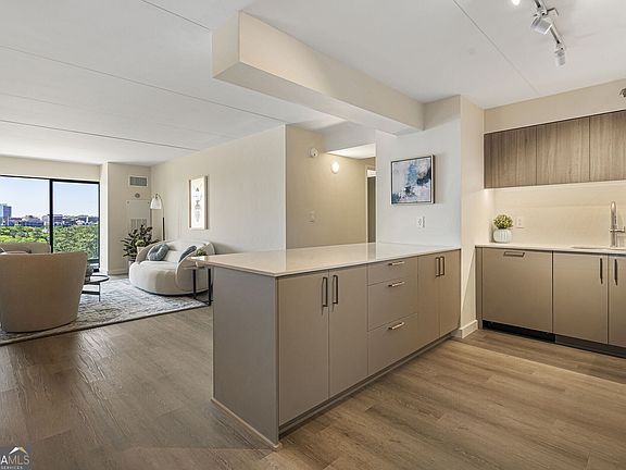 4th image of 2460 Peachtree Rd NE #1414